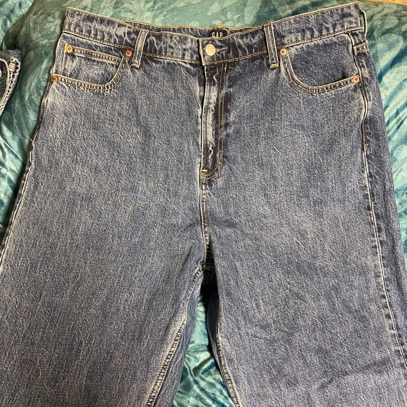 Gap high-rise mom jeans - Picture 2 of 4